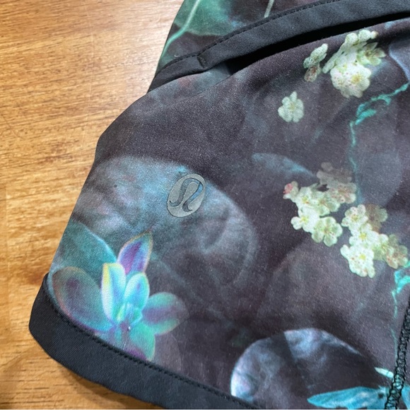 Lululemon speed up running shorts 2.5” size 2 - Picture 3 of 5